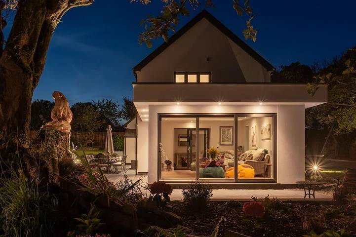 Cottage for 8 people, with hot tub and garden, with pets in Clovelly