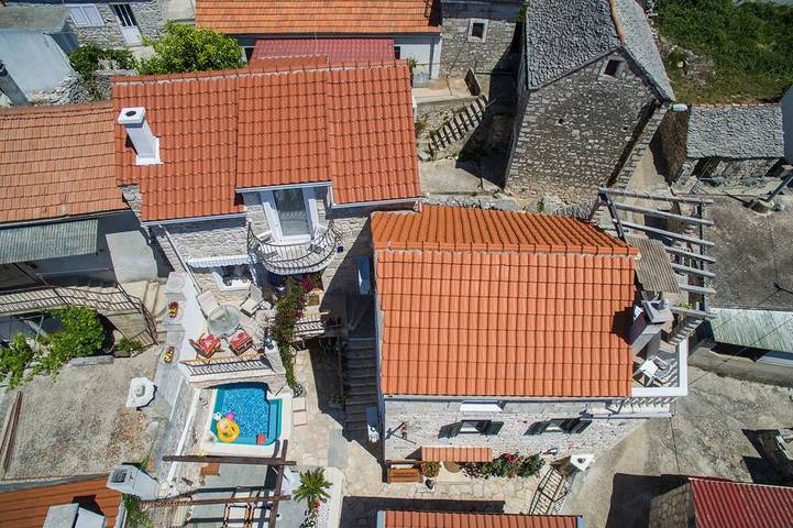 Villa pour 6 personnes, avec jardin et balcon dans Šolta