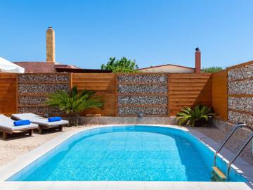 Ferienhaus für 7 Personen, mit Pool und Garten sowie Balkon in Afantou