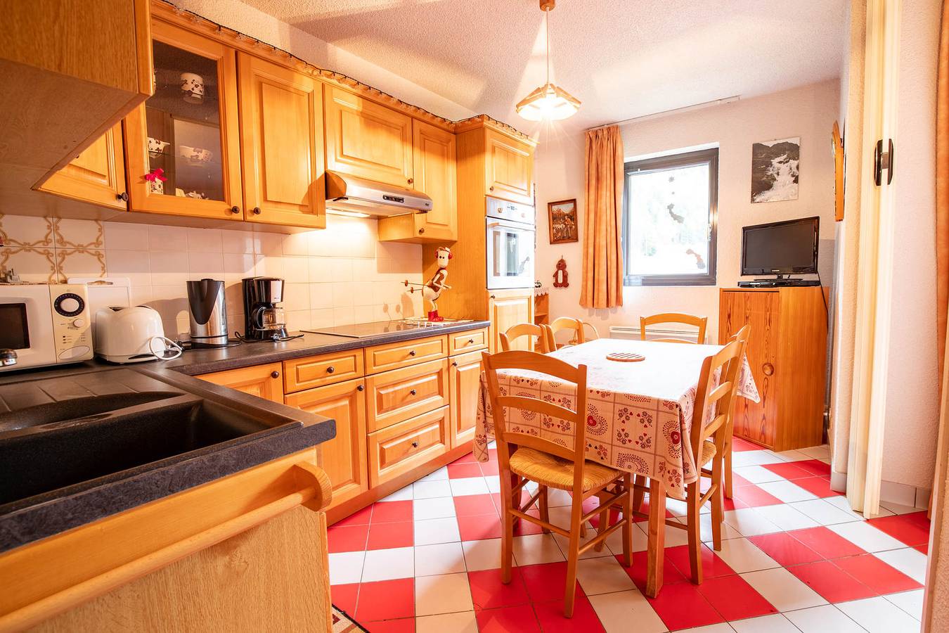 Appartement de vacances entier, Appartement au coeur de la station, très jolie vue sur pistes. in La Norma, Villarodin-Bourget