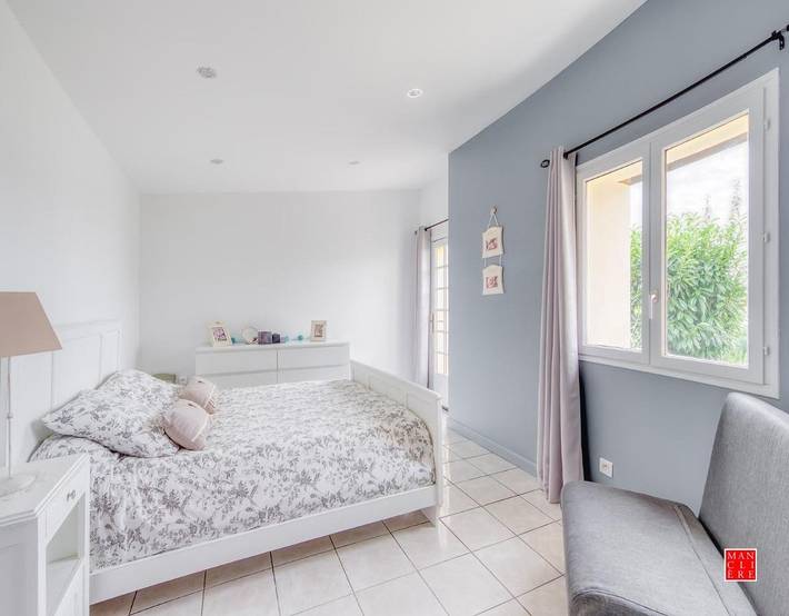 Chambre d’hôte pour 3 personnes, avec Terrasse ainsi que Jardin et Piscine