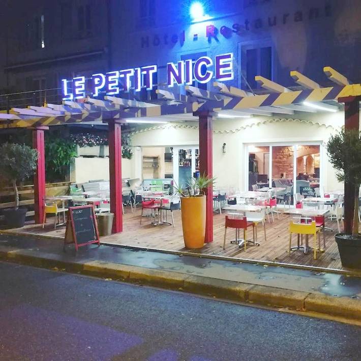 Hôtel pour 2 personnes, avec vue et terrasse, animaux acceptés à Neuville-sur-Saône