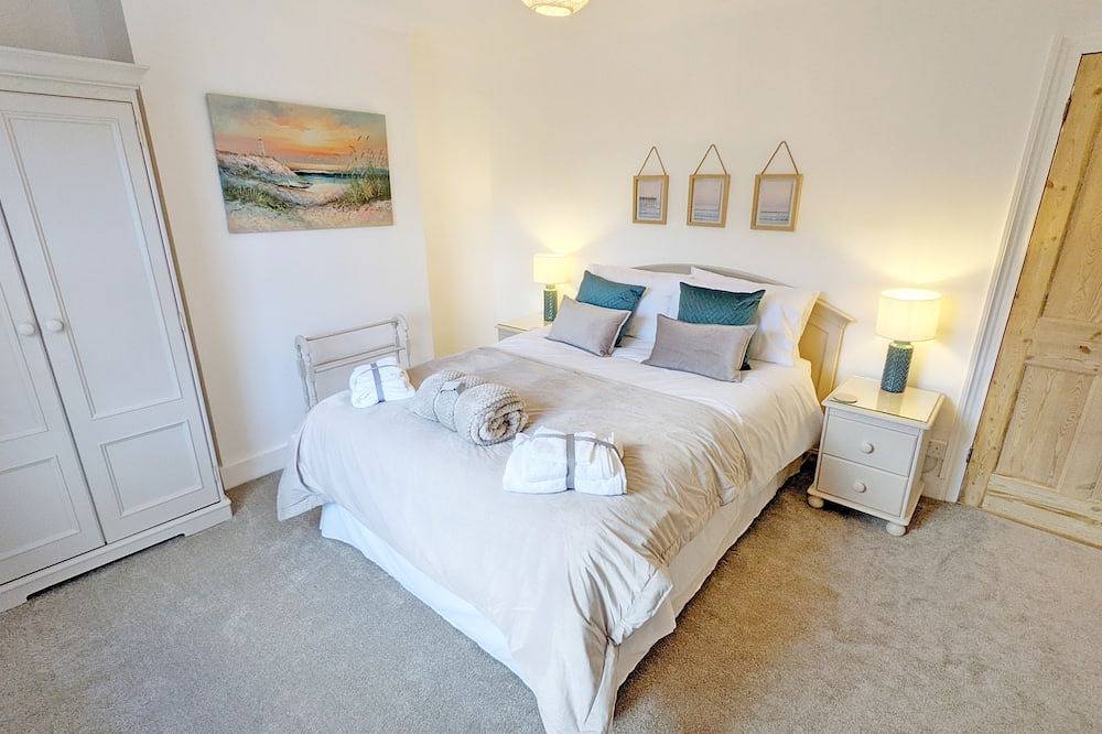 Seashell Cottage - Worthing - sleeps 4 guests  in 2 bedrooms in Worthing, West Sussex