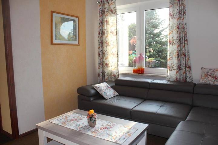 Ferienwohnung für 4 Personen, mit Balkon und Terrasse sowie Garten und Ausblick in Lohsa