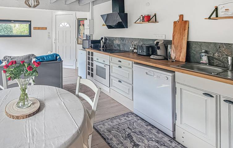 Acogedor apartamento con piscina y jardín, a 900 m de la playa, cerca de restaurantes y del río in Salavas, Gorges de l’Ardèche