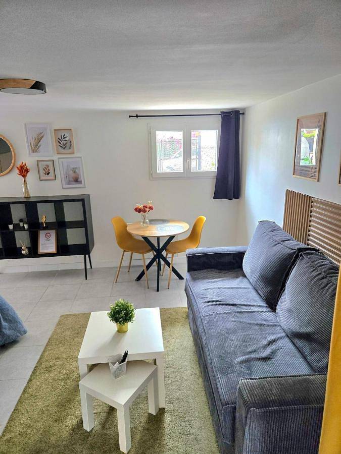 Appartement entier, One-Bedroom Apartment in Épinay-sur-Seine, Seine-Saint-Denis