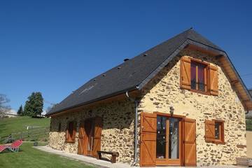 Gîte pour 6 personnes, avec jardin à Astugue