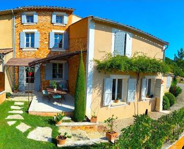 Gîte pour 4 personnes, avec terrasse et jardin à Gargas