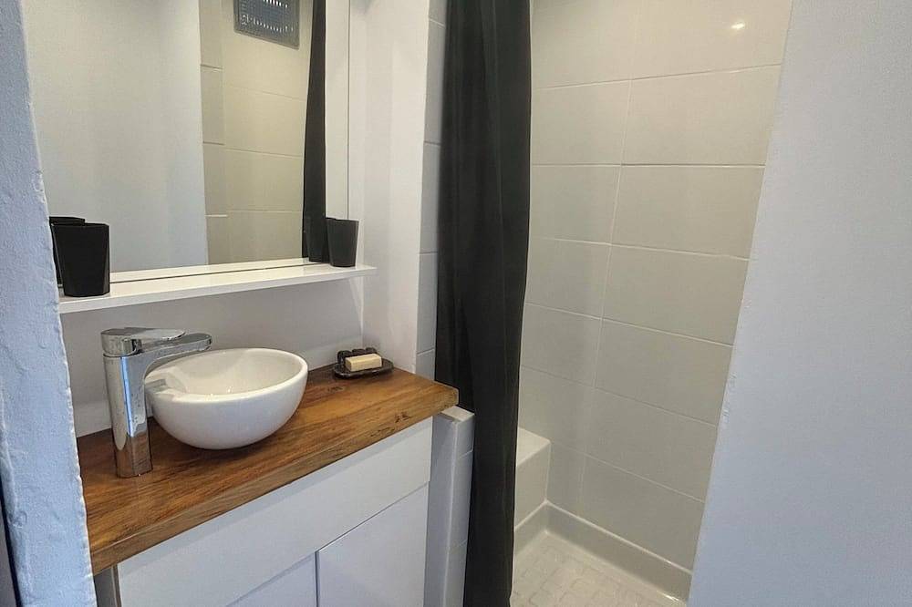 Geheel appartement, Studio terrace in Villecroze, Draguignan en omgeving