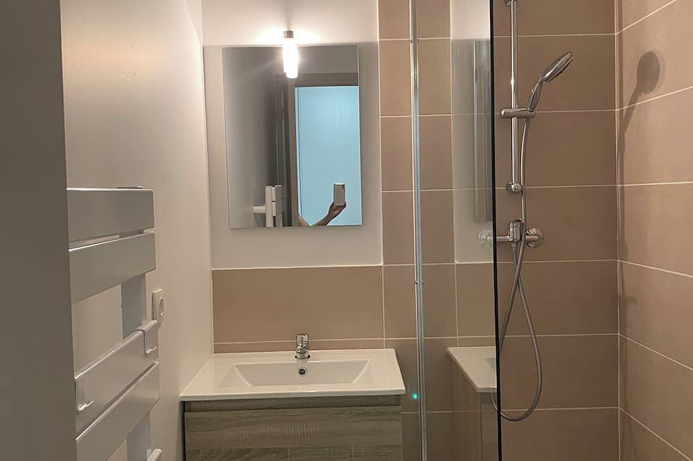 Apartamento entero, Fully renovated T4 apartment in gated community in Mondragon, Vaucluse