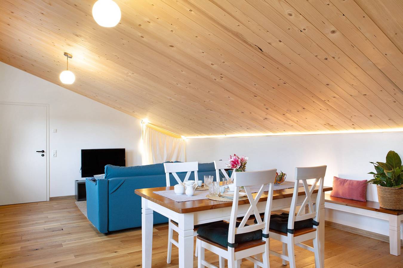 Ganze Wohnung, Ferienwohnung 'Refugium Aus Vollholz' mit Bergblick, Gemeinschaftsgarten und Wi-Fi in Schlitz, Rhön-Hessen