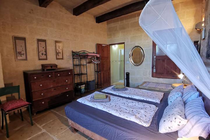 Romantisches Landhaus, 9 Pers., 4 Schlafzimmer, privater Pool, Meerblick, Wifi in Nadur, Gozo