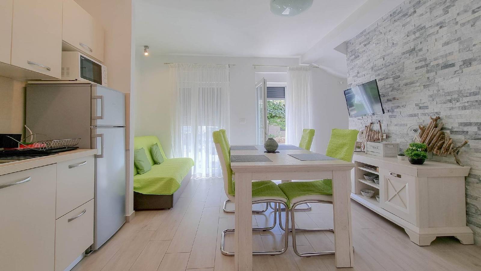 Geheel vakantieappartement, Apartment for 4 persons approx. 40 m² in Novigrad, Istria (West coast of Istria) in Novigrad, Umag