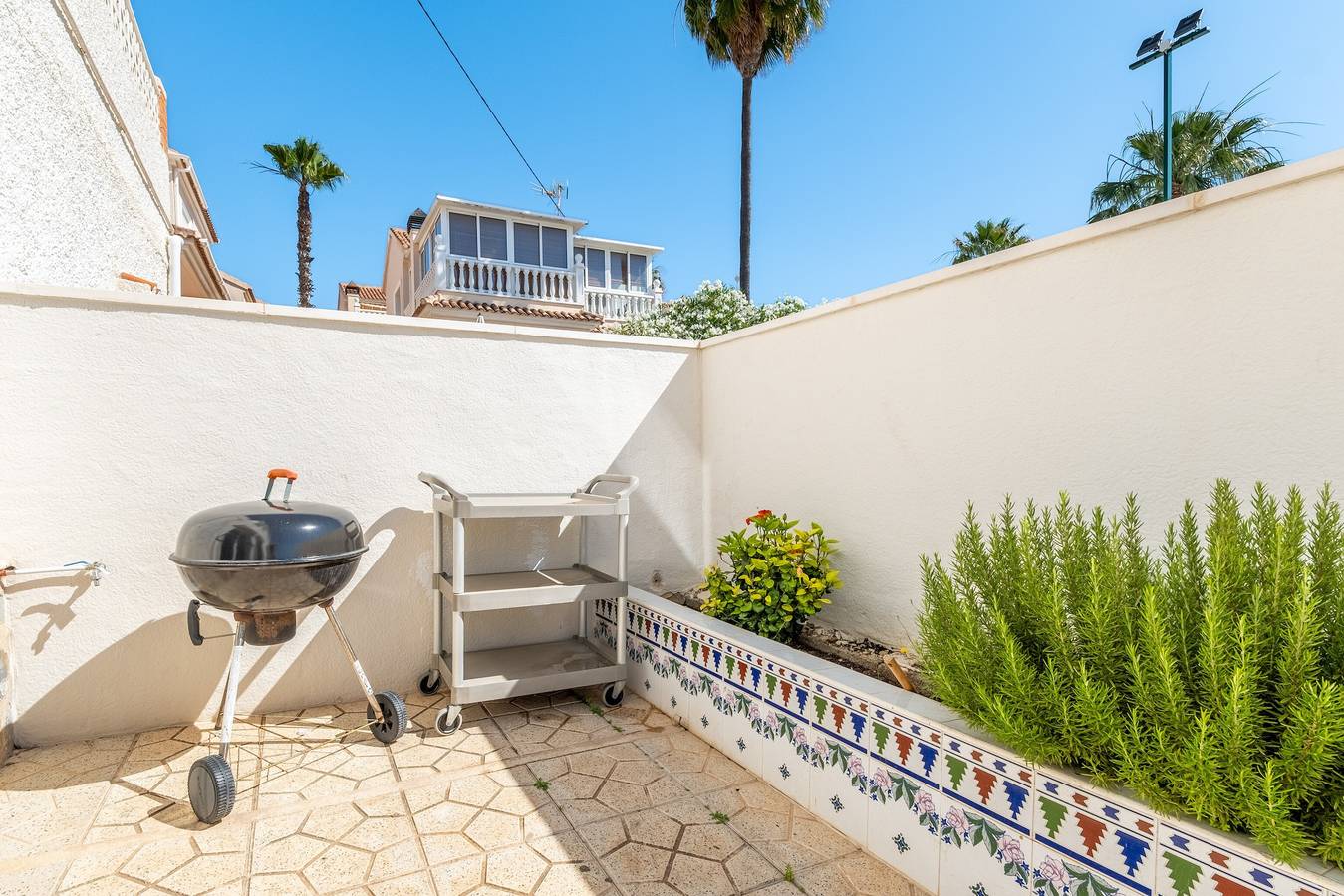 Apartamento 'Las Calas Deluxe B' con piscina compartida, terraza privada y Wi-Fi in Las Calas, Torrevieja