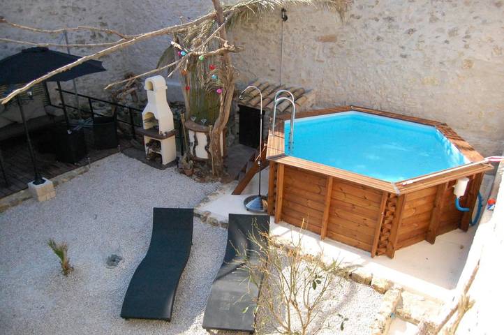 Gîte pour 6 personnes, avec piscine et jardin ainsi que sauna et jacuzzi à Causses-et-Veyran - 2