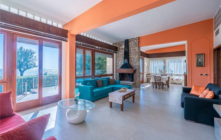 Appartamento con vista mare, piscina, parcheggio e terrazza, a 100 m dalla spiaggia in Terracina, Agro Pontino