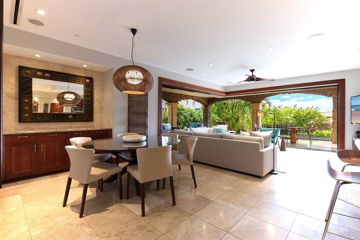 Villa for 8 people, with hot tub and pool as well as children pool on Maui