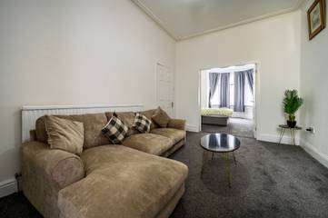 Holiday Home for 10 People in Blackpool, North West England, Photo 1