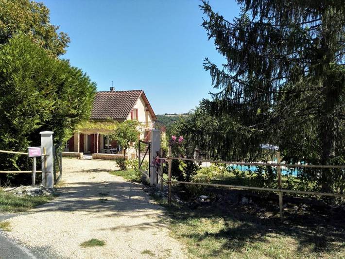 Location de vacances pour 10 personnes, avec vue ainsi que piscine et jardin à Saint-André-d'Allas - 3