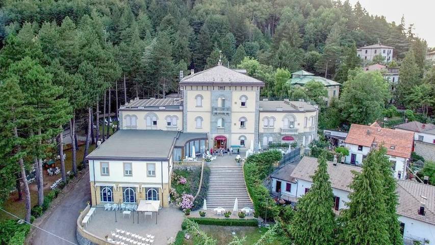 Appartamento per 2 persone, con Idromassaggio e Terrazza nonché Giardino e Sauna in Cimone