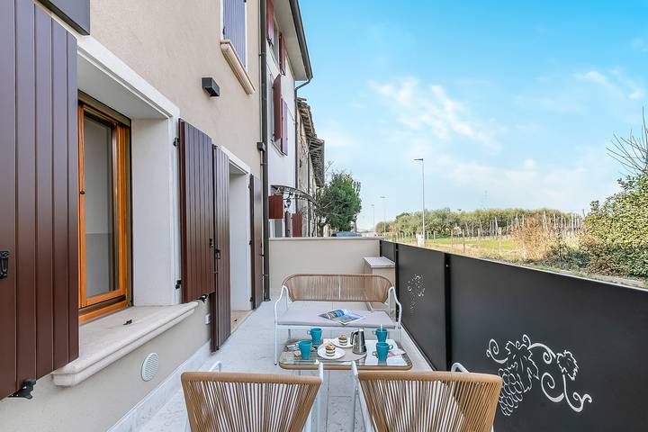 Appartamento intero, Residenza Lugana Pool & Garden in Peschiera Apt 1 in Peschiera del Garda, Prealpi Gardesane