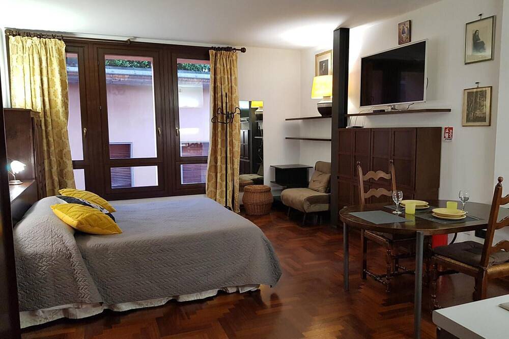 Apartamento entero, Estudio 'Otelia' con Wi-Fi y Aire Acondicionado in Cremona, Provincia de Cremona