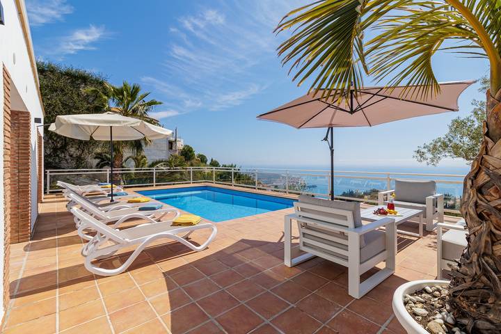Villa „Oliva“ mit privatem Pool, Meerblick, WLAN und Klimaanlage in Monte de los Almendros, Salobreña