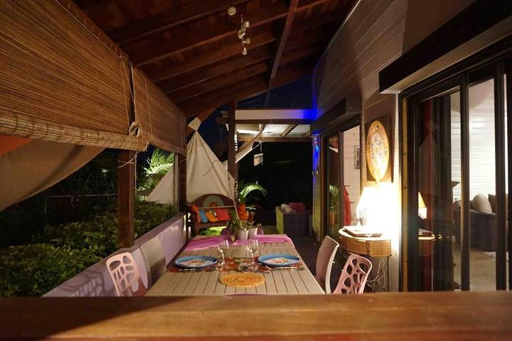 Villa pour 12 personnes, avec jardin et bassin pour enfant ainsi que jacuzzi et piscine, adapté aux familles dans Saint-Gilles les Bains - 2