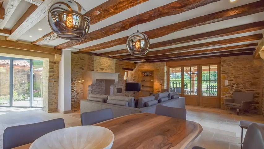 Location de vacances pour 11 personnes, avec terrasse ainsi que piscine et jardin à Saint-Médard-d'Excideuil - 2