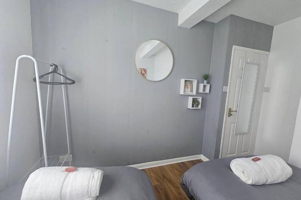 Entire apartment, Affordable Stylish Fully Furnished 2 Bedroom Apartment,sleeps upto 6 people in Hertfordshire