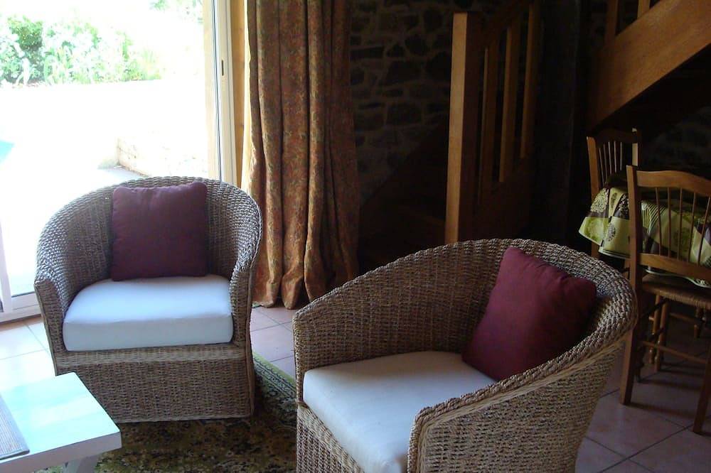 Les Golfeurs, character gîte, with swimming pool, twenty minutes from the seaside in Lamballe, Côtes-d'Armor