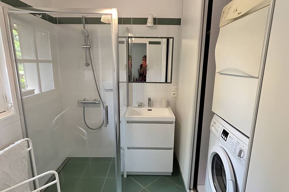 Holiday Home 'Maison De Vacances Le Pré Des Fées' with Lake View, Private Pool and Private Garden in Salbris, Sologne