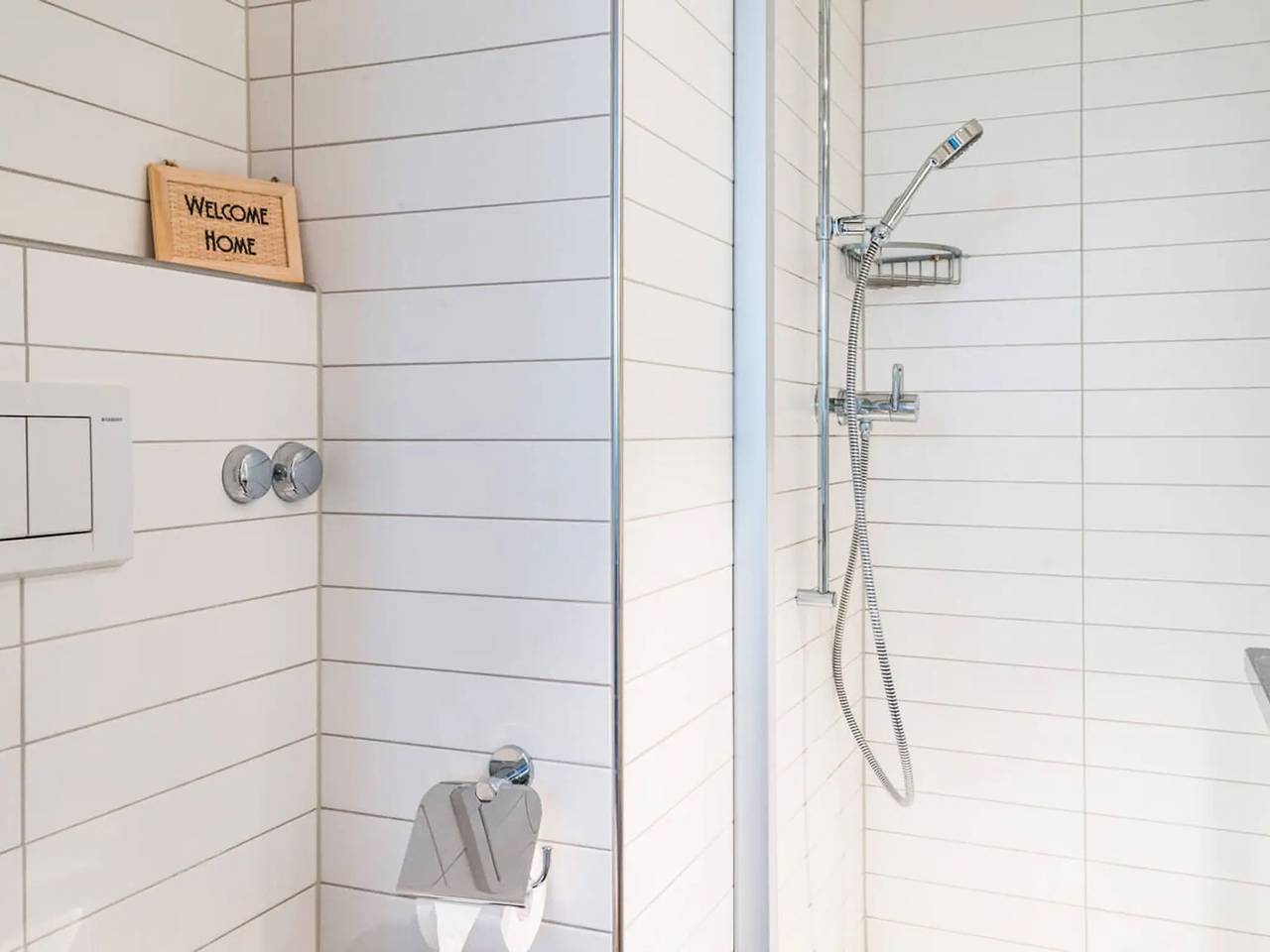 Ganze Wohnung, 1 Ausstellung 3 Personen in Zürich, Bezirk Zürich