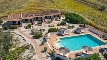 Chambre d’hôte pour 2 personnes, avec vue ainsi que piscine et jardin à Álora