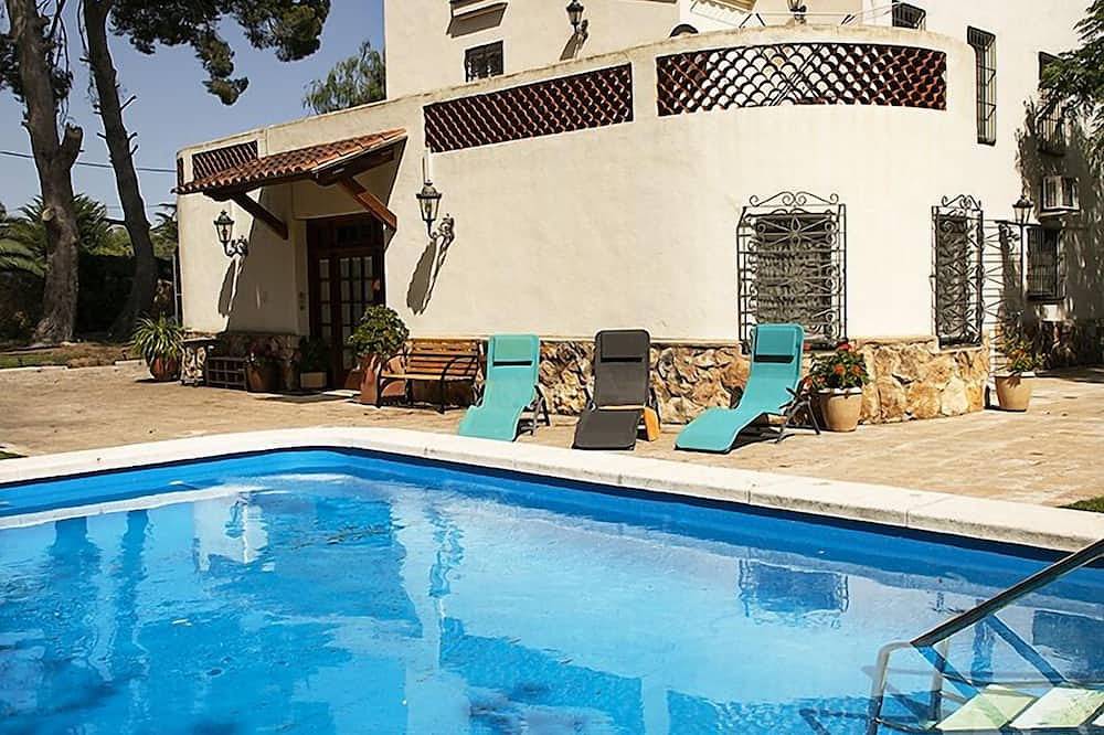 Apartamento entero, Apartment for 4 in villa, satellite Tv, garden, pool, 10 min. walk to the beach in Altafulla, Costa Dorada