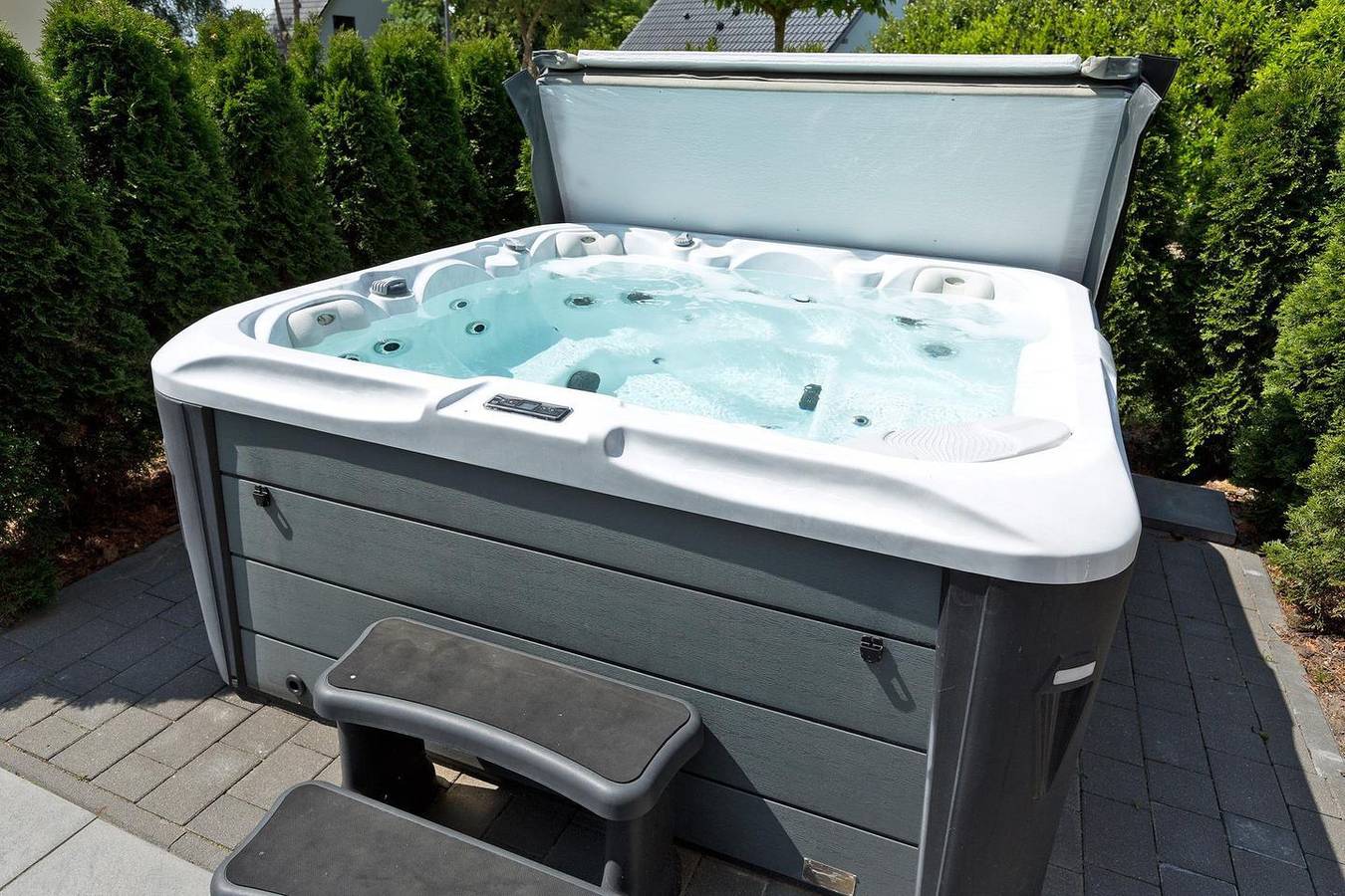 Exklusives Ferienhaus mit Whirlpool, Sauna und Garten in Untergöhren in Göhren-Lebbin, Fleesensee