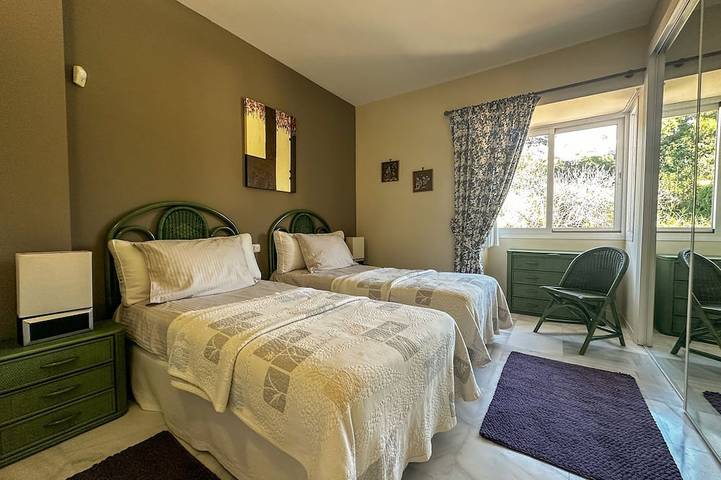 Luxury,fenced townhouse, large garden, golf, ideal for home working in Paraiso Park, Benahavís