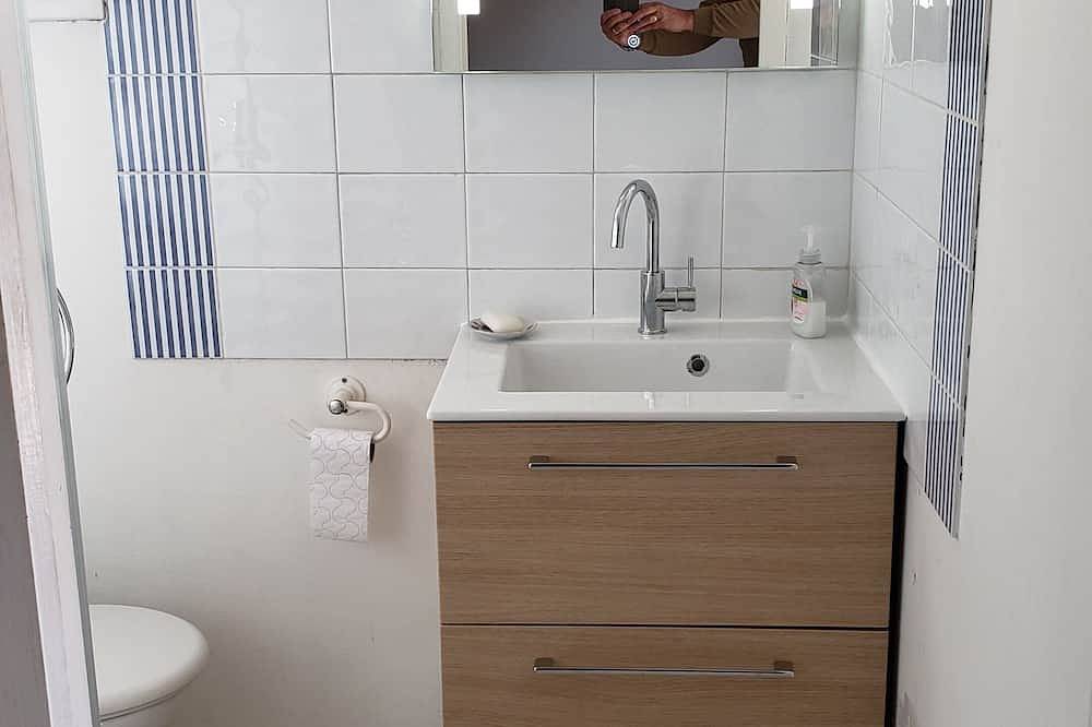 Appartement entier, Nice independent studio on the ground floor of a villa in L estaque Mourepiane. in Marseille, Côte méditerranéenne (France)