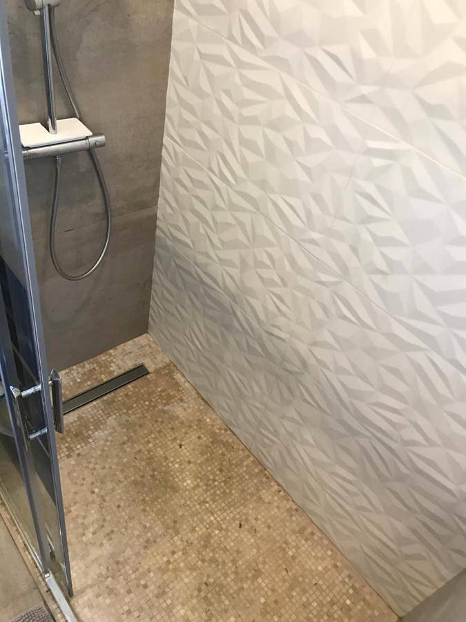Suite haut de gamme 22 m2 de la Maison Lilomel - Entrée & Terrasse privative - Piscine - parking & wifi gratuit - Au calme et à 5 min de la mer in Sanary-sur-Mer, Côte méditerranéenne (France)