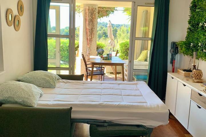 Gîte pour 4 personnes, avec jardin et jacuzzi dans Golf De Cap Esterel - 3