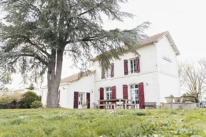 Gîte pour 14 personnes, avec jardin et jacuzzi
