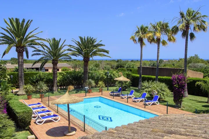 Chalet para 10 personas, con jardín además de piscina y terraza - 1