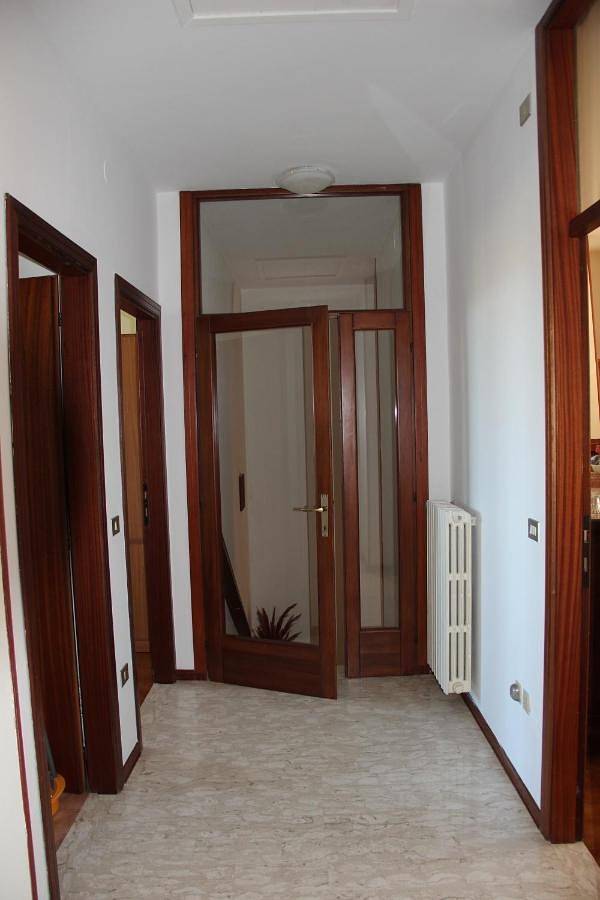 Gîte pour 5 personnes, avec terrasse et vue à Fano - 4