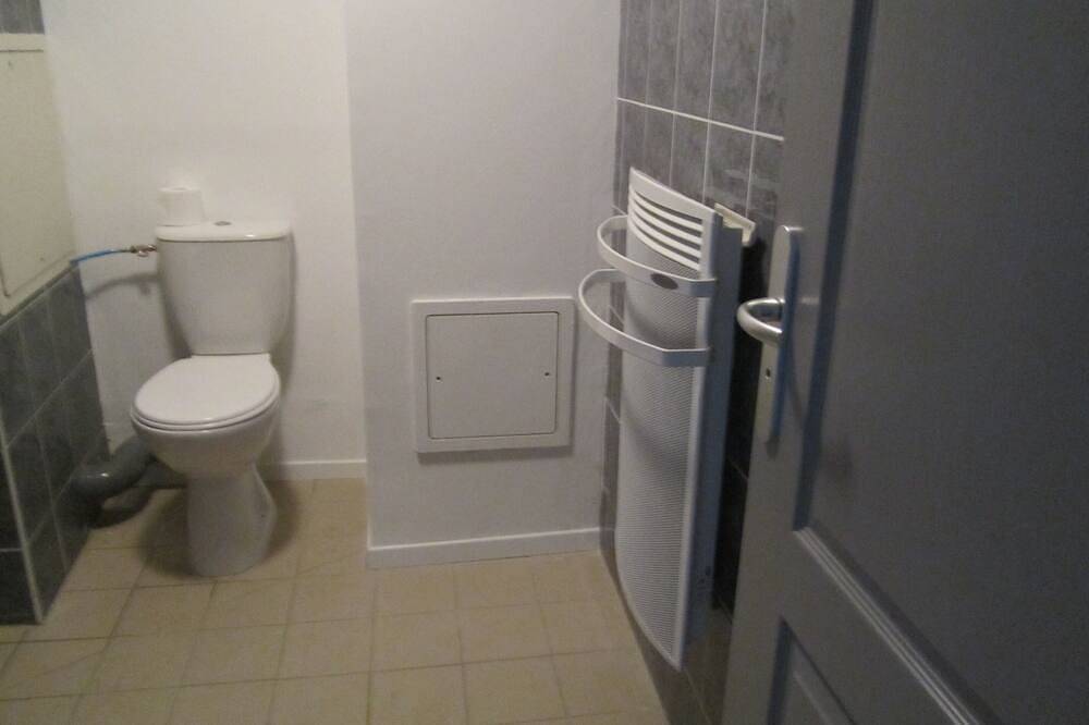 Entire apartment, Very comfortable F3 apartment in a 3 *** tourist residence in Aix-les-Bains, Chambéry region