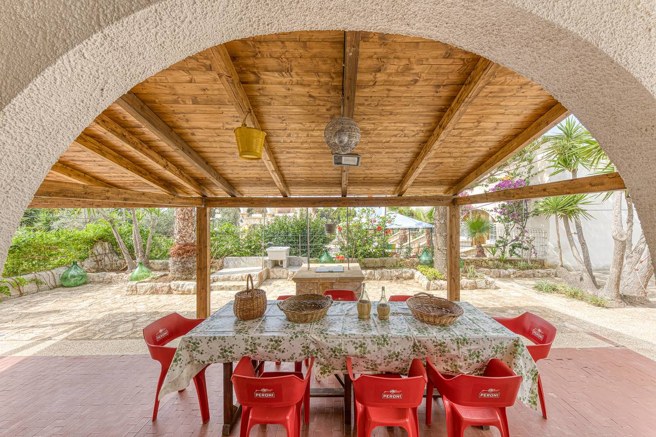 Holiday Home "Villa Tulipano" with Sea View, Garden & Wi-Fi in Torre Pali, Salve