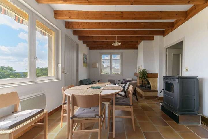 Location de vacances pour 5 personnes, avec balcon et jardin à Abrest