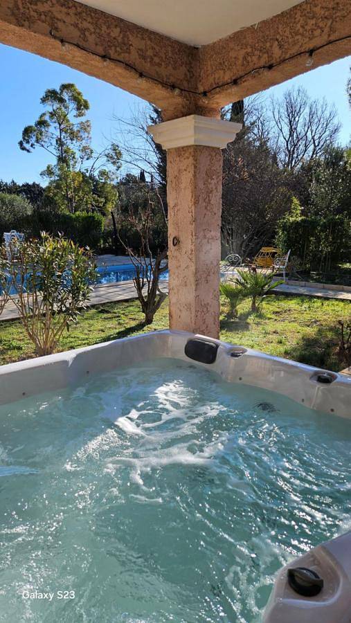 Chambre d’hôte pour 5 personnes, avec piscine ainsi que vue et jardin dans le Var - 2