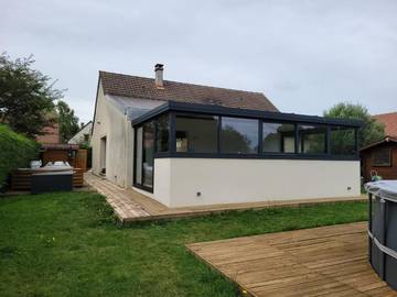 Location de vacances pour 12 personnes, avec jacuzzi ainsi que jardin et piscine à Bavent