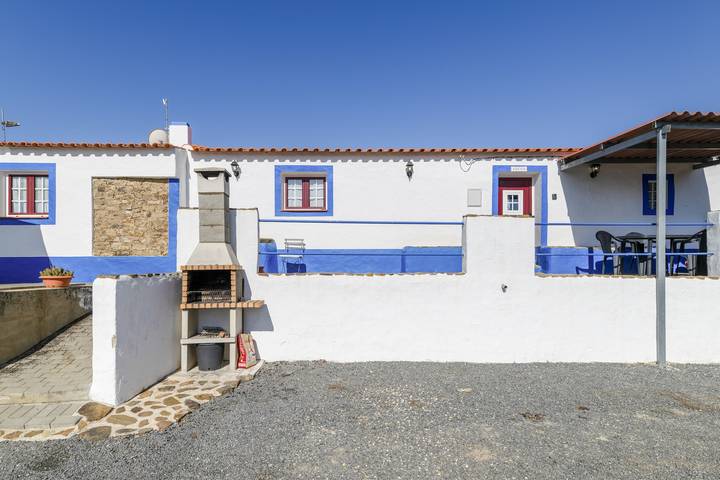 Ganze Wohnung, Apartment 'Casa Da Adega' mit Bergblick, Gemeinschaftspool und Wlan in Saboia, Costa Alentejana