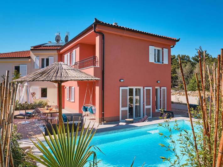 Ferienhaus für 4 Personen, mit Balkon und Terrasse sowie Garten und Pool